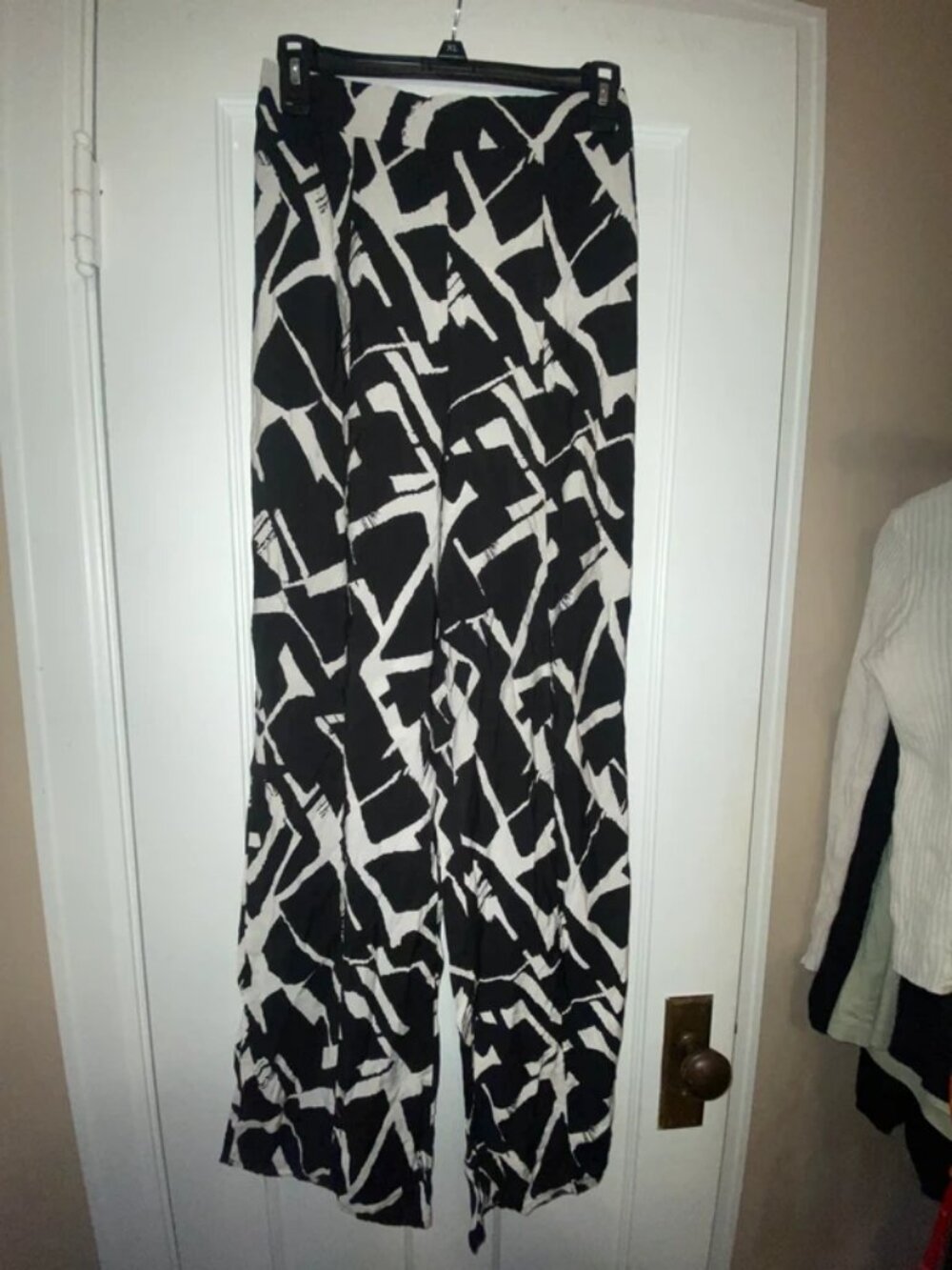 Womens size small black and white wide leg pants timing